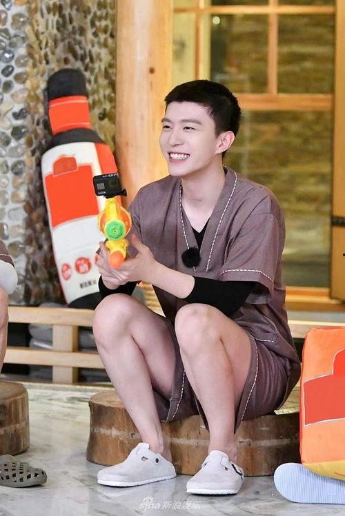 贾玲范丞丞八卦最新爆料,贾玲范丞丞恋情曝光?最新八卦揭秘两人关系真相